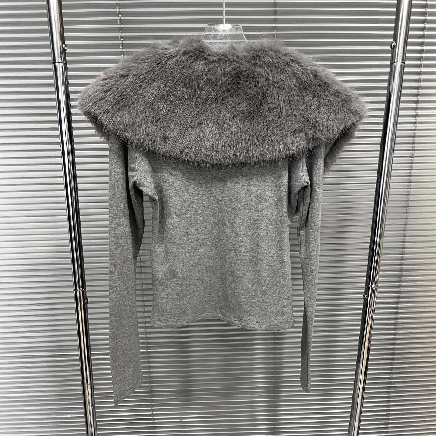 V-neck long sleeved women's fur collar top